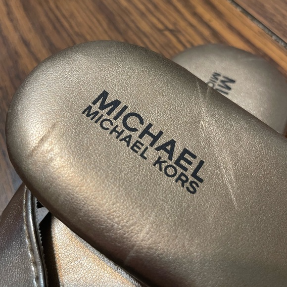 Michael Kors Rose Gold  Girls Sandals. Size 4 - Picture 3 of 5